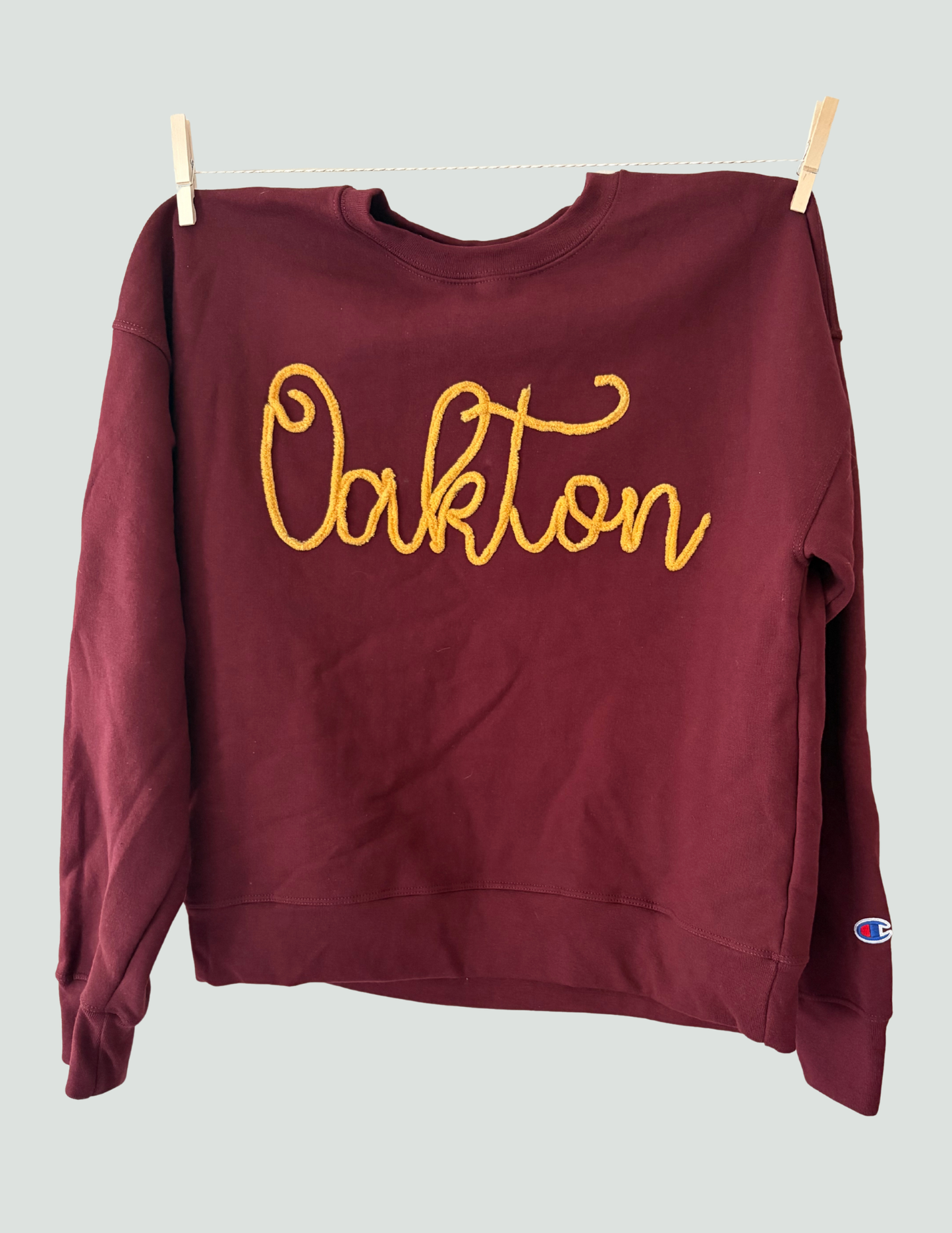 Yarn "Oakton" Embroidery Women’s Crewneck Sweatshirt